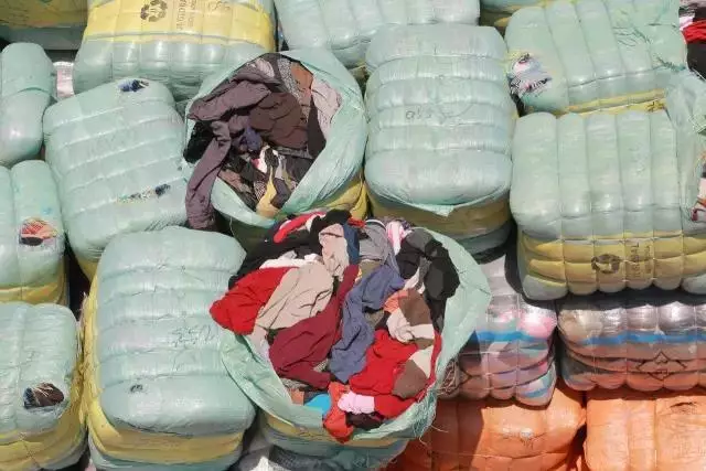 中国正式向全世界发布洋垃圾进口禁令